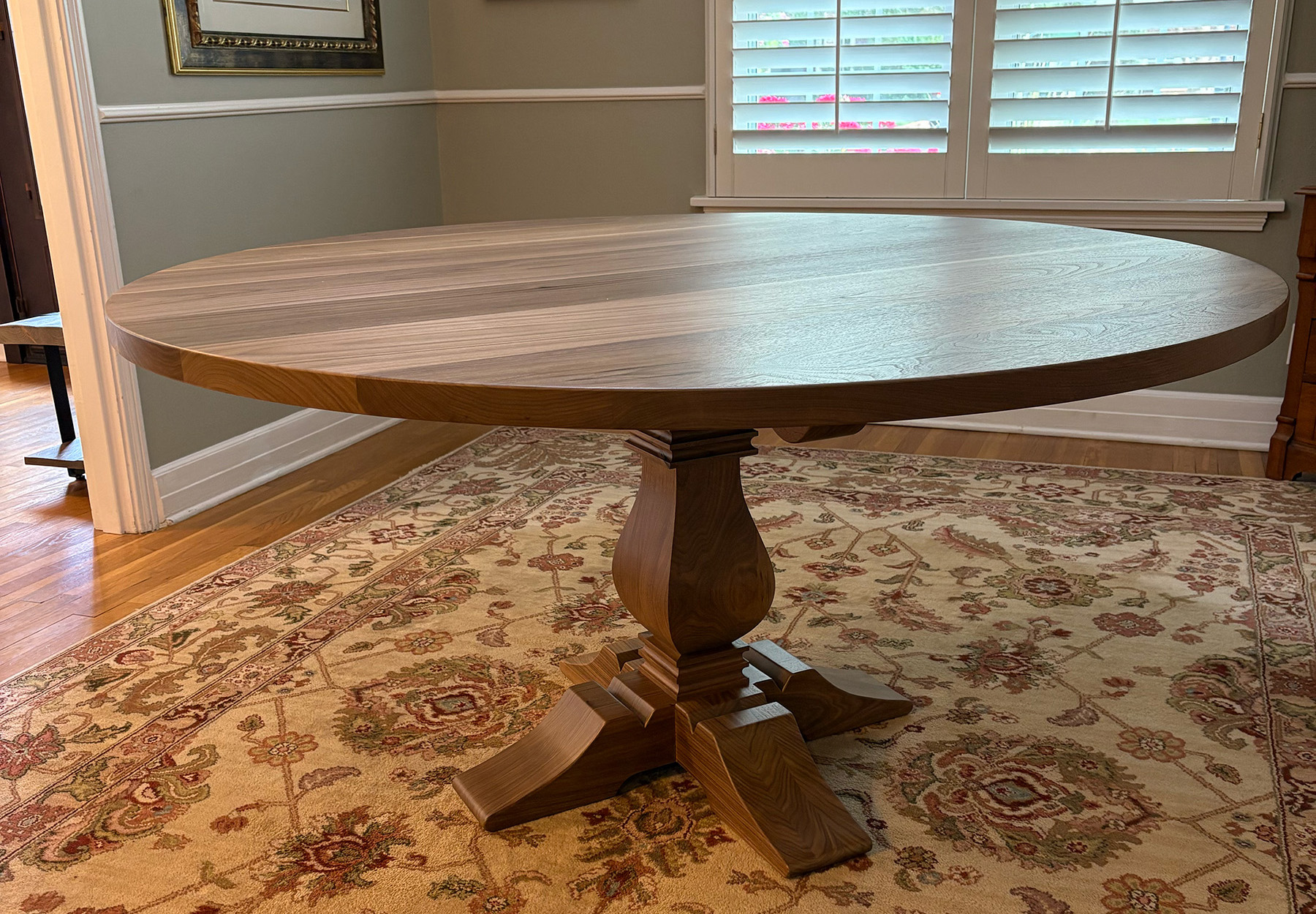 frassati round pedestal table